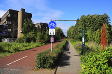 904924 Gezicht op het fiets- en wandelpad door Park Oosterspoorbaan, aangelegd op het tracé van de vroegere ...